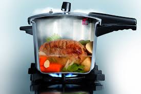 Agrega el pollo a la olla, con la pechuga mirando hacia arriba. Presto Ofrece Consejos Para Cuidar Tu Olla Express Vision Global