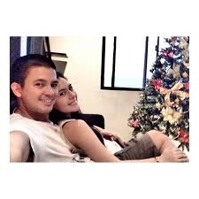 Actor jason abalos and girlfriend vickie rushton are currently on the rocks due to the indecency issue. Look 38 Photos Of Vickie Rushton With Her Ever Supportive Boyfriend Abs Cbn Entertainment