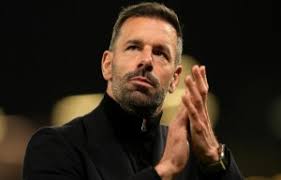 Watch Dan James smash ball in Jesse Lingard's face before Man Utd sub dazed  midfielder against Everton