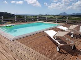 La Piscine Et La Vue Villa A Louer Piscine Villa