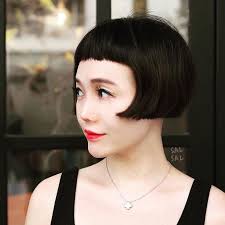 Sci-fi bob. Get you some. . . . . . #sci-fi #bob #microbob #tinybangs  #fringe #babybangs #applescheeks #cheeky #shortybangbang #girlpower  #specialpowers #supergirl #superhero #redlips #redlipstick #aucurrant