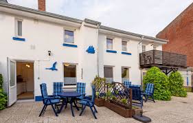 Reiten am strand, wattwandern, surfen & segeln oder ein tauchgang im erlebnisbad sind nur ein kleiner teil dessen, was sie auf norderney erleben können. Familien Ferienwohnungen Norderney Haus Dornroschen