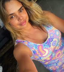 Amber Days's Instagram, Twitter & Facebook