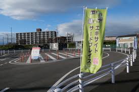 JR穂積駅近く『エキサイトサードプレイス』にロームカウチのステンシルアート。 - やまさんの岐阜ブログ