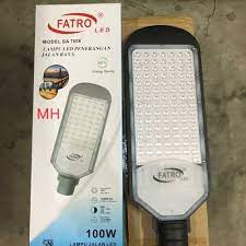 Untuk led, ada empat aspek yang harus diperhatikan yaitu konsistensi warna, usia pakai, colour rendering, dan lumen yang terdiri dari kuat cahaya penerangan dan efikasi. Jual Lampu Jalan Led 100watt Model Sa 7008 Jakarta Barat A L Lighting Tokopedia