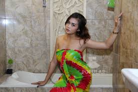Jul 01, 2021 · nia ramadhani selalu percaya diri mengenakan baju seksi. Parade Kemben Kembali Menyapa Lagi