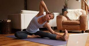 Anche il pilates è un'ottima disciplina da praticare in casa, senza attrezzi e in modo dolce e rilassante, una dose quotidiana di movimento e salute. Yoga 5 Semplici Esercizi Di Rilassamento Da Fare A Casa