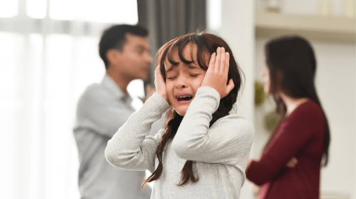 أضرار نفسية يتعرض لها الأطفال عند الطلاق.. فكر فيهم قبل ما تاخد القرار - اليوم السابع
