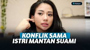 Aku tidak kehilanganmu, kamu yang kehilanganku. 4 Artis Ini Berseteru Dengan Mantan Istri Suami