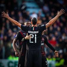 Pin Di Zaydoon Sasaa Su Milan Nel 2020 Foto Di Calcio Giocatori Di Calcio Calcio