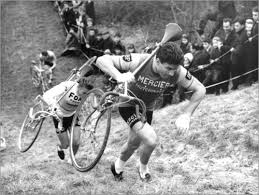 Raymond poulidor à son arrivée à bordeaux, le 17 juillet 1970, lors de la vingtième étape du tour poulidor, qui découvrit le tour en 1962 avec un plâtre au poignet, en aura fréquenté le podium à huit. Raymond Poulidor Poster Online Bestellen Posterlounge De