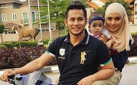 Sebagai orang luar, kita mampu mendoakan kebaikan kepada keluarga ini. Perceraian Fizo Dan Mawar Bukan Kerana Orang Ke 3 Atau Harta Kata Mawar Free Malaysia Today Fmt