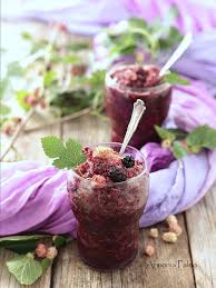 La granita di gelsi siciliana è qualcosa da assaggiare almeno una volta. Granita Di Gelsi Neri