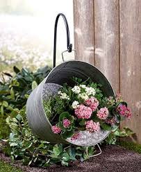 Hangender Eimer Pflanzer Mit Hirtenhaken Rustikaler Garten Rustikale Gartendekoration Blumen Anbauen