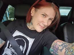 Hello, please, would you please remove from the photo the texts that are