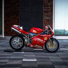 116 curtidas 1 comentarios kickasstuning no instagram timeless 996 this beauty got new 3 tone racing style paintjob b ducati 916 ducati voitures et motos