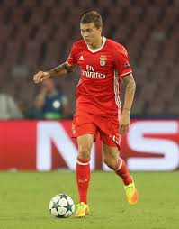 Footballer for @manutd & the swedish national team. Manchester United To Complete 35million Swoop For Benfica Defender Victor Lindelof On Wednesday On A Five Year Deal