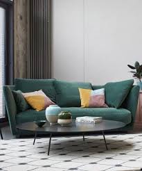 Frisch Und Modern Seine Grune Farbe Heben Das Sofa Wunderbar Vom Hellen Ton Der Wand Und Dem Wollweissen Garn Des Te Wohnen Wohnzimmer Farbideen Schoner Wohnen