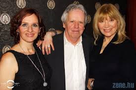 Miklós malek (born 3 june 1945, in budapest, hungary) is a hungarian award winning composer and conductor. Zene Hu Galeria Bencze Ilona Malek Andrea Es Id Malek Miklos Galeriahoz