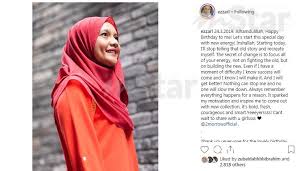 Umum mengetahui, remy sudah pun mengikat tali pertunangan bersama pilihan hatinya iaitu ezza yusof, pengasas 2morrowbridestory pada bulan mei tahun lalu. Semua Yang Berlaku Atas Sebab Tertentu Bekas Tunang Remy Ishak Buka Buku Baharu Sensasi Mstar
