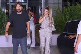 Intrebat la plecarea de la stadion de. Exclusiv Totul Despre Femeia Care A Produs Scandalul Dintre Dan Alexa Èi SoÈia Lui Reghecampf AdevÄrul Despre Bruneta Pentru Care Antrenorul A Fost PÄlmuit