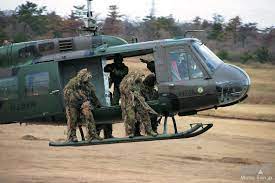 陸上自衛隊：ヘリコプターの能力を見る①、「ヘリボーン」地上部隊を空輸し素早い展開を行なう | 画像ギャラリー ( 2枚目  全8枚 ） ｜  Motor-Fan[モーターファン]