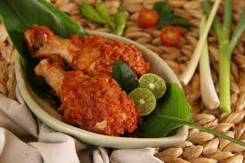 Selain itu lebih berkuah, karena setelah disiram menggunakan minyak goreng panas, sambal matah ditambah. 10 Traditional Balinese Dishes You Need To Try