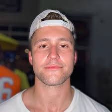 Max Peters's Instagram, Twitter & Facebook