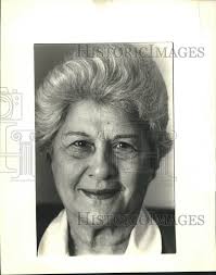 1987 Press Photo Mary Hebert, received a Volunteer Salute.
