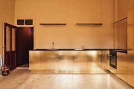 Comment Customiser Une Cuisine Ikea Elle Decoration En 2020 Customiser Meuble Cuisine Cuisine En Laiton Cuisine Ikea