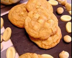 Cookies Crousti Moelleux Facon Subway Aux Noix De Macadamia Et Chocolat Blanc Recipe Dessert Chocolat Sweet Recipes Desserts