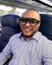 Earlene Walker's Instagram, Twitter & Facebook