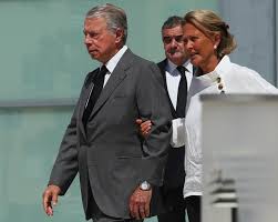 El jefe del estado, de 72 años, se encuentra asintomático y en. Ricardo Salgado Reaparece Em Funeral De Amigo Ex Ministro Dos Negocios Estrangeiros Nacional Flash