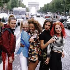 Wir zeigen zwölf aktuelle trends vom runway und beliebte streetstyle looks. 8 90er Party Outfit Ideen 90er Party Outfit 90er Party 90er Mode