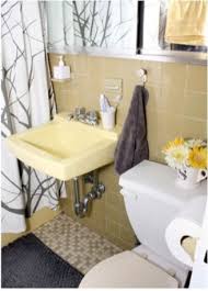 Bathroom tile sizes vary from tiny mosaic tiles to gigantic tiles which can reach meters in length. 50 Yellow Tile Bathroom Paint Colors Ideas Roundecor