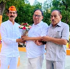 UAPMB - उत्तराखंड मंडी परिषद के मा० अध्यक्ष श्री Dr.Anil Dabbu जी से  उत्तराखंड सरकार में नवनियुक्त दर्जा राज्यमंत्री श्री मोहन पाठक जी एवं श्री  ...