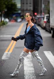 Finding the shades that work in tandem. What Colors Go With Navy Blue 12 Quick Outfit Ideas Instyle