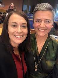 A momentum mozgalom politikusa hárított riporterünk kérdésére, azon kívül azonban. Cseh Katalin A Momentum Partcsaladjabol Erkezik Az Europai Bizottsag Egyik Legbefolyasosabb Tagja Mar Az Europai Parlamenti Valasztasi Kampanyban Vilagossa Tettuk Aki A Momentumra Szavaz Arra Is Szavaz Hogy Vegre Legyenek Olyan