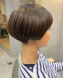 ヘアーサロンソウスはinstagramを利用しています 丸みのある刈り上げショートマッシュボブ 直毛でも丸みがでるようにベースをカットして刈り上げは全てシザーズで丸みがでるように仕上げました エドルカラー最高です 刈り上げ女子 エドルカラー 求人 source 目黒