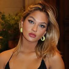 Annie Rowland (@anniemacgregor2)