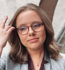 Carly Wells (@it_is_wells_) • Instagram photos and videos