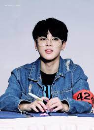 11 Idols Who Look Amazing With Glasses Koreaboo Park Jimin Bts Bts Jimin Park Jimin