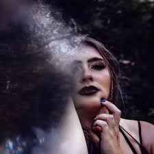 This is brilliant 💡 Top tip! Sprinkle dried rice under your cupcake cases  before baking. The rice absorbs any grease throughout baking meaning you  get lovely dry cupcake bases and no greasy