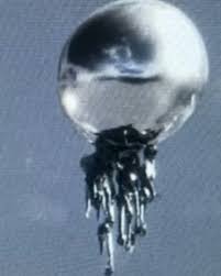 fotos eh HD de un supuesto OVNI con forma de medusa grabado y  desclasificado por parte del gobierno de EU. ¿Crees que son reales?