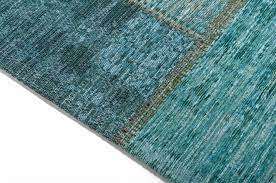 Die ursprünglichen muster des teppichs wurden stark reduziert, sodass dieser moderne teppich geschmackvoll und zeitlos wirkt. Moderner Vintage Teppich In Turkis Blau Pognum 33 Floorpassion De Floorpassion