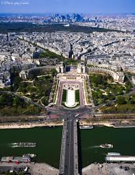 Jardins Du Trocadero Palais De Chaillot Et La Seine Vue Depuis La Tour Eiffel Paris Vacation France Tour Eiffel La Tour Eiffel