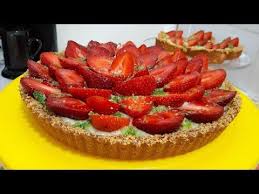 تارت الفريز بعجينة مقرمشة و هشة وكريمة سهلة بنة ولا أروع ما تزيدوش تشروها Tarte Aux Fraises Youtube En 2020 Tarte Aux Fraises Patissiere Mini Tarte