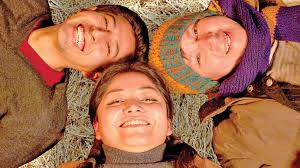 Festival de teatro Peter Travesí continúa online con obra “Los días que nos  quisimos”