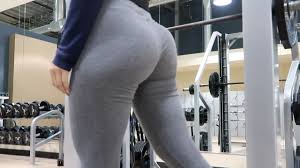 MY BOOTY IS GROWING | SMITH MACHINE GLUTE WORKOUT | VLOGMAS DAY 5 - YouTube