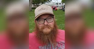 Dee Bateman's Instagram, Twitter & Facebook